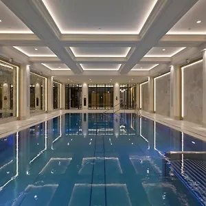 מלון Saski Curio Collection By Hilton *****