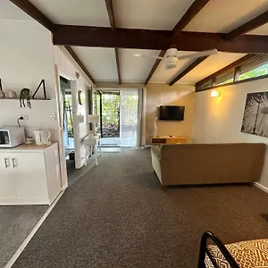 Colonial Village Hostel Hervey Bay